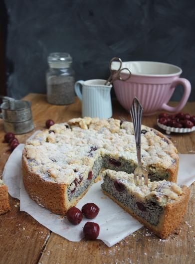 Mohnstreuselkuchen mit Kirschen