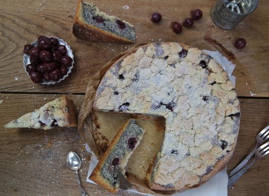 Mohnstreuselkuchen mit Kirschen